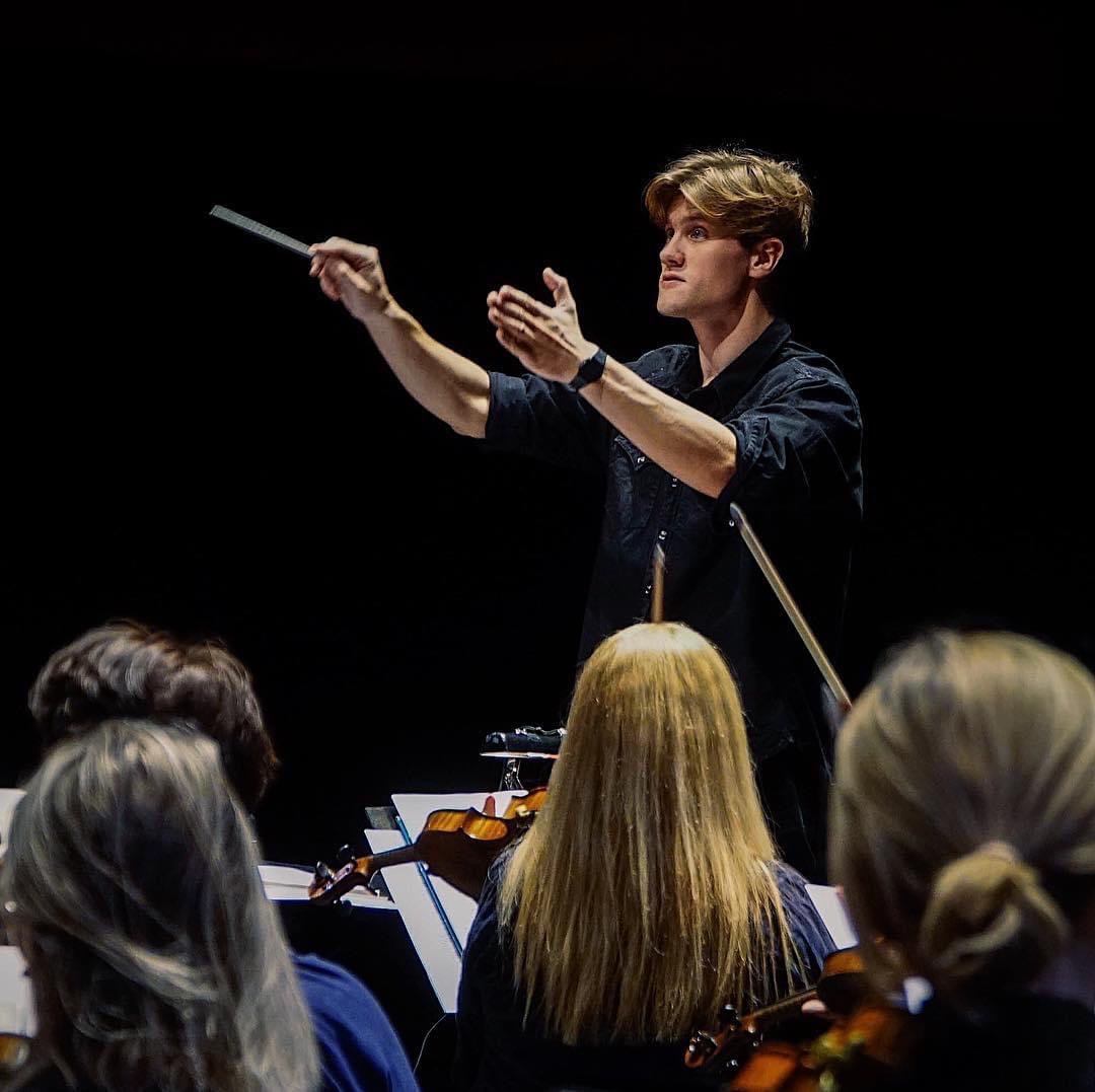 A candid photo of Bjarni Frímann during a break in rehearsal